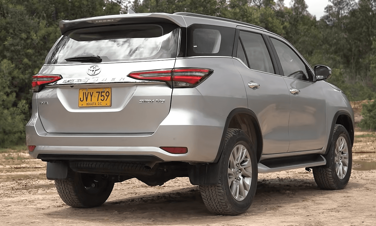 Toyota Fortuner SRV 4X4 2023 (imagen sin verificar)