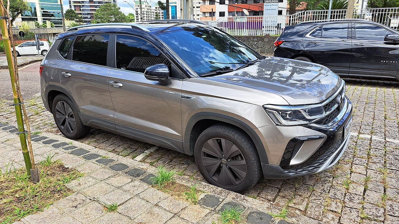 Volkswagen Taos Highline 2024 (imagen sin verificar)